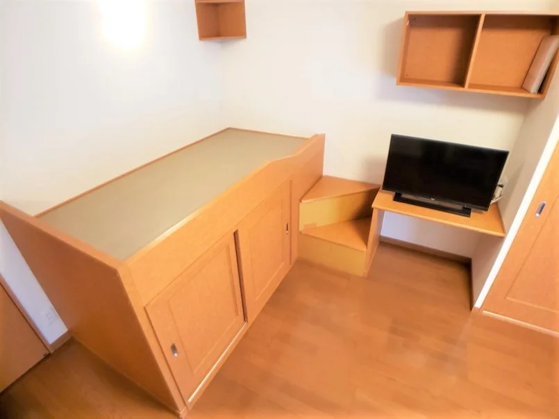 備付ベット完備　大型収納付き