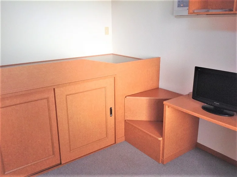 造付ベッドと収納です