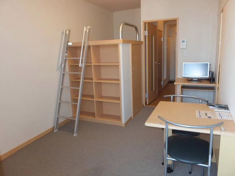 ベットの下は大容量収納です