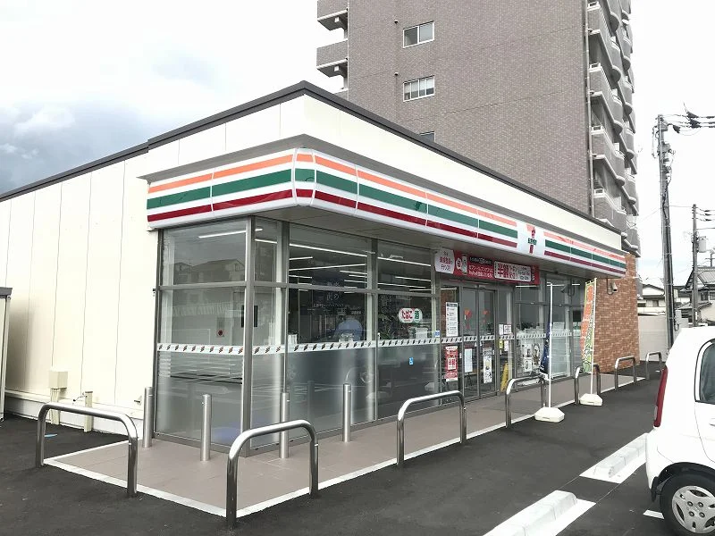 セブンイレブン まで631メートル（徒歩8分）