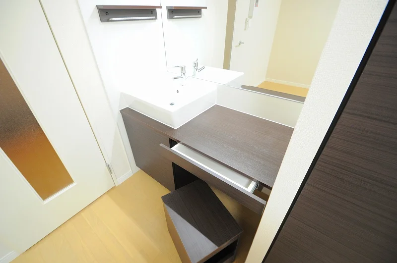 部屋によって装飾の色が違う場合がございます。