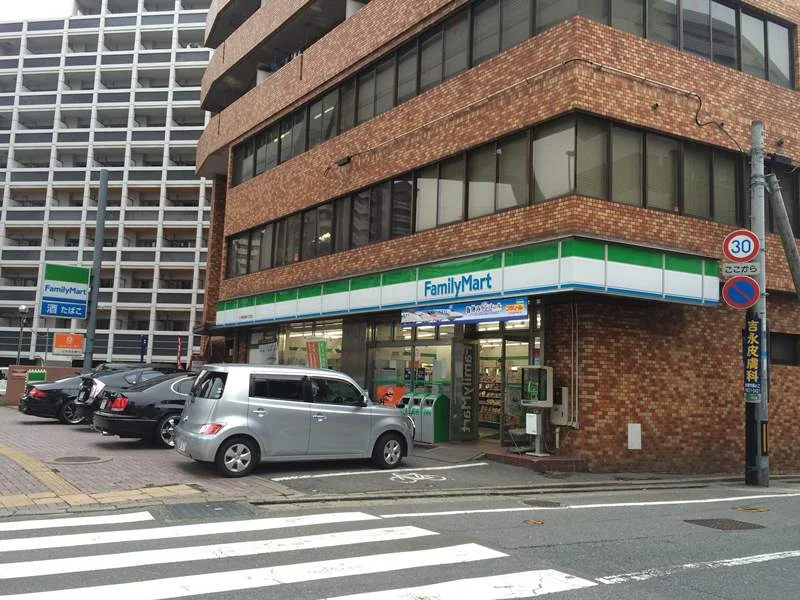 ファミリーマート 332ｍ　5分