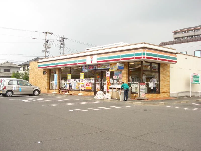 コンビニまで徒歩4分
