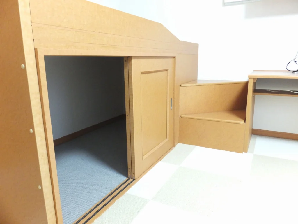 ベット下収納つき