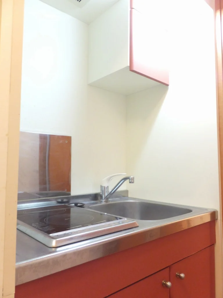 ２口電気コンロ設置済み。