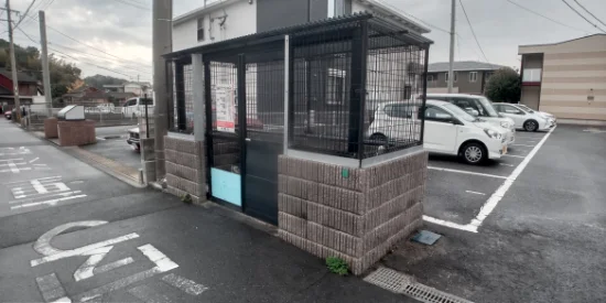 共用部分は清掃業者が清掃しております。