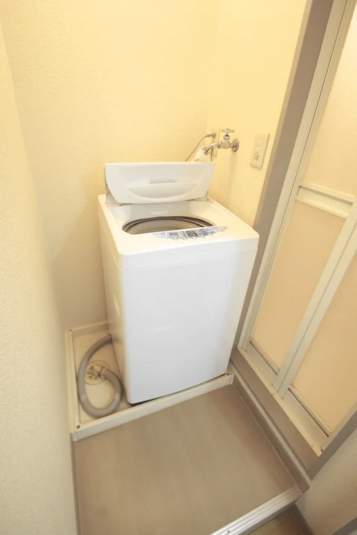 脱衣所は目隠しも可能。洗濯機隣接はとても便利ですよ