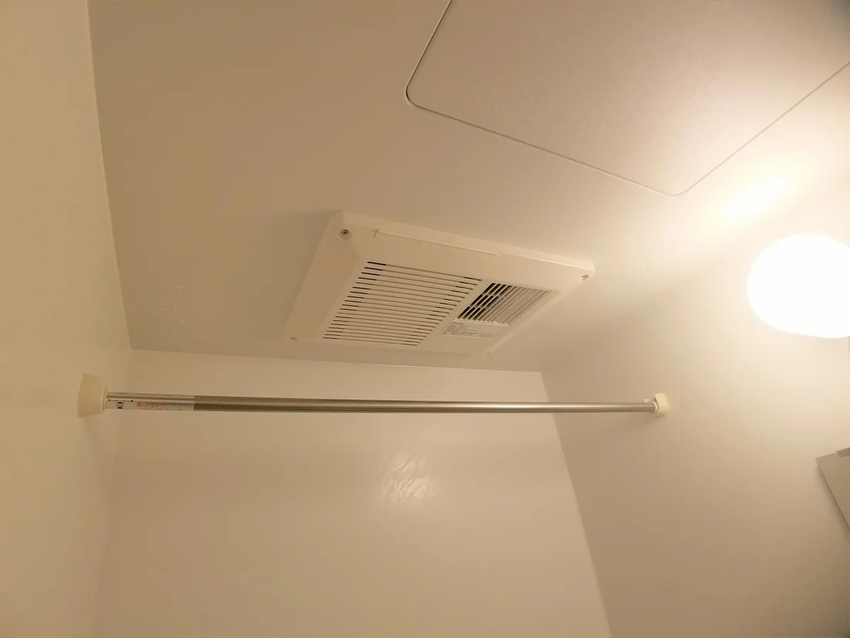 浴室乾燥機能付きなので雨の日でも洗濯物が乾かせます。