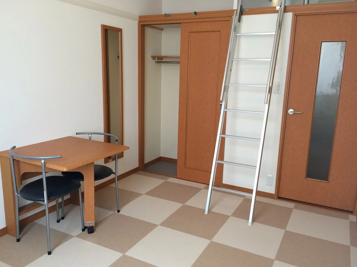 絨毯はお部屋によって柄が異なります。