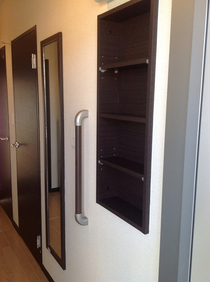 収納棚　鏡　手すり