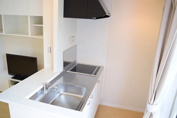 広々キッチン、収納キャビネットもたっぷり！