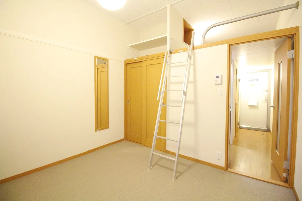 大型ロフト付きで天井が高く開放的な空間！