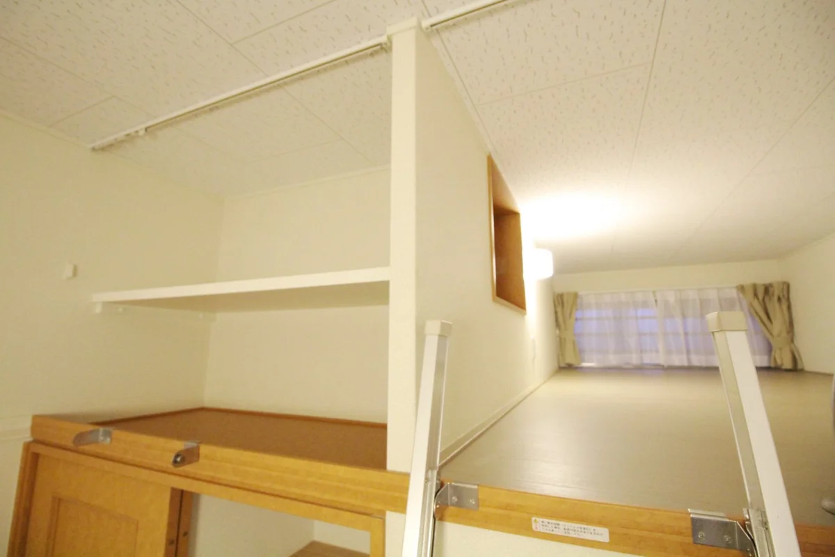 ロフトスペース横には大型収納棚が付いています♪便利ですね♪