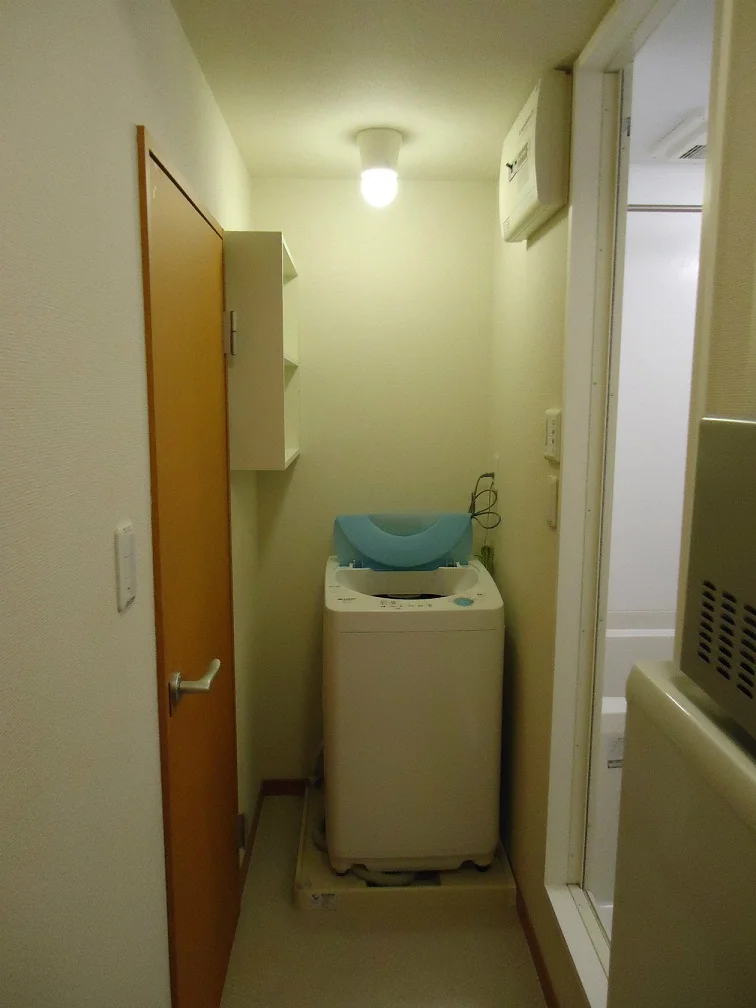 室内に洗濯機置き場があります。