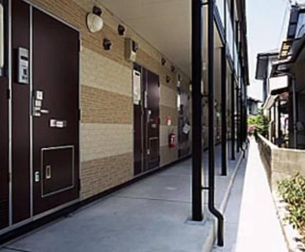 共用部分は清掃業者が清掃しております。