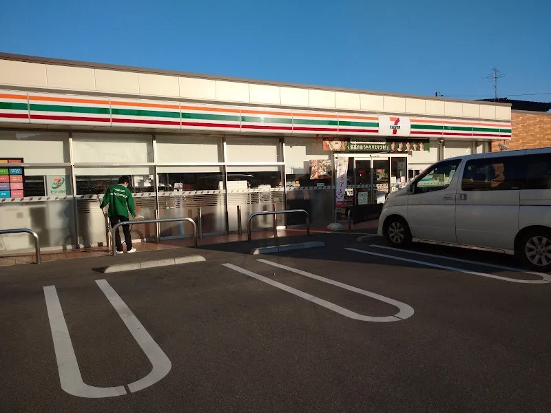 コンビニ徒歩6分