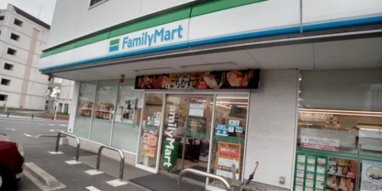 ファミリーマート小倉北方三丁目店まで徒歩3分