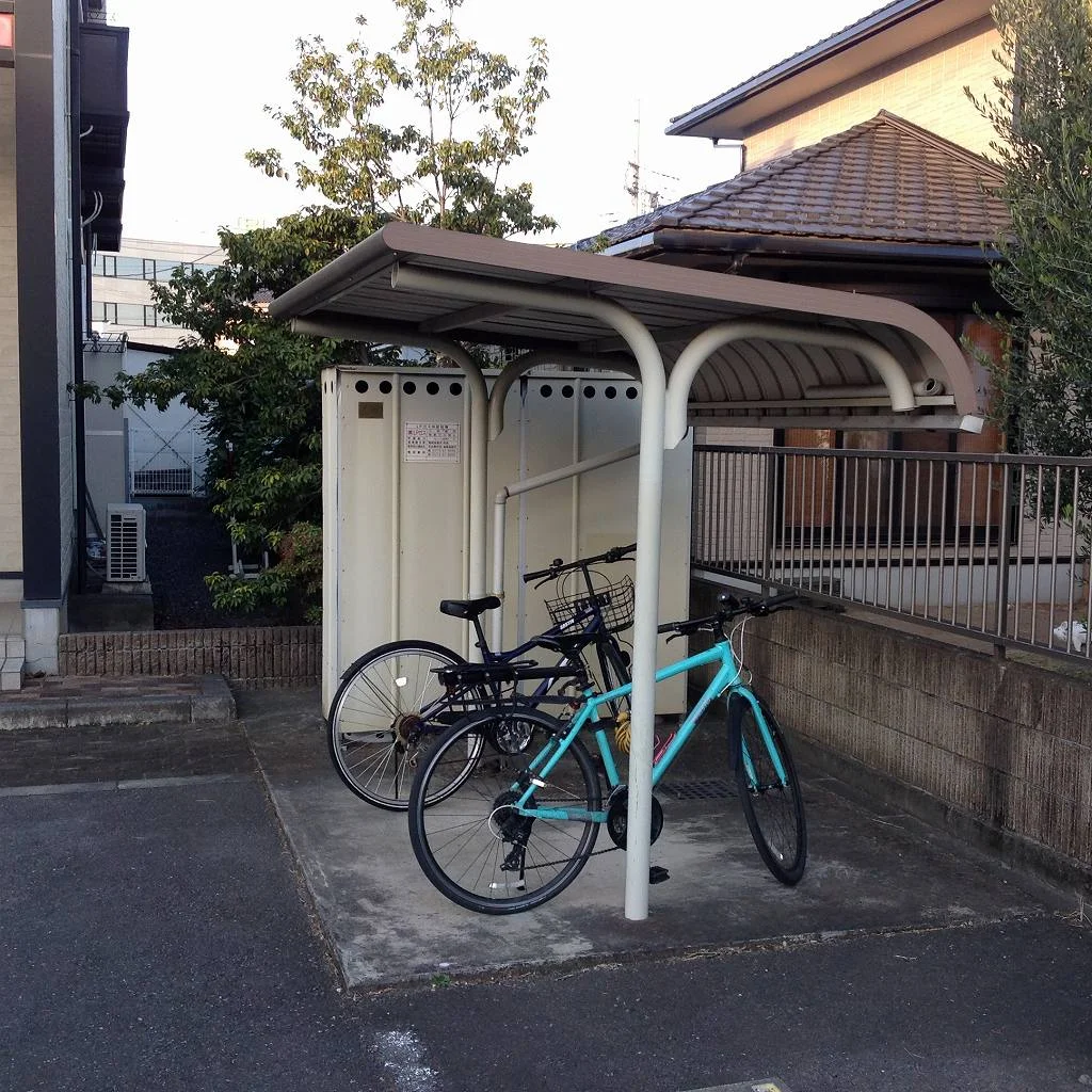 屋根付き駐輪場になります