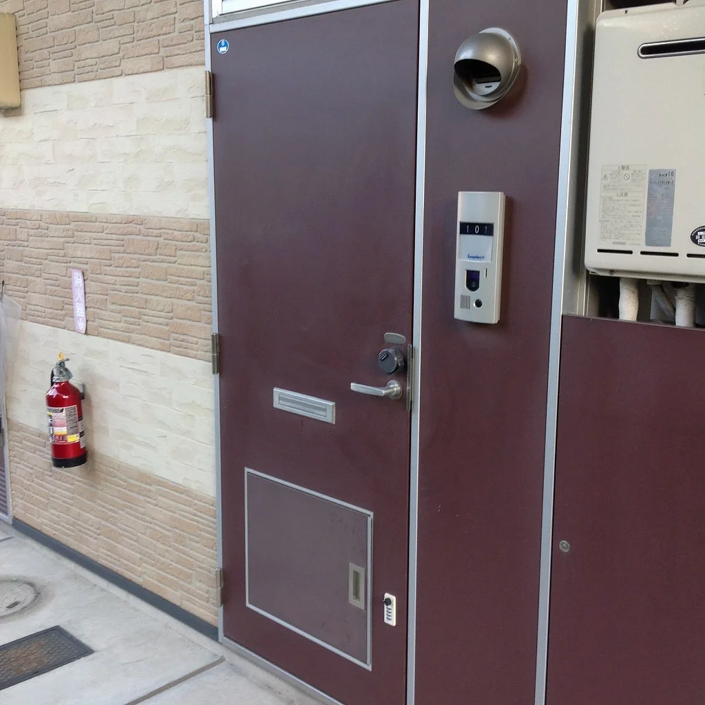 宅配ボックスがついています！