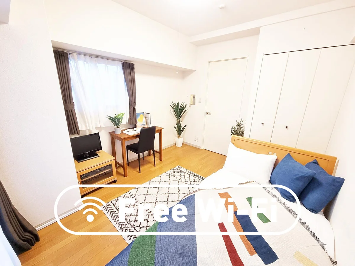 写真はお部屋のイメージです。ラグなどの室内装飾はございません。