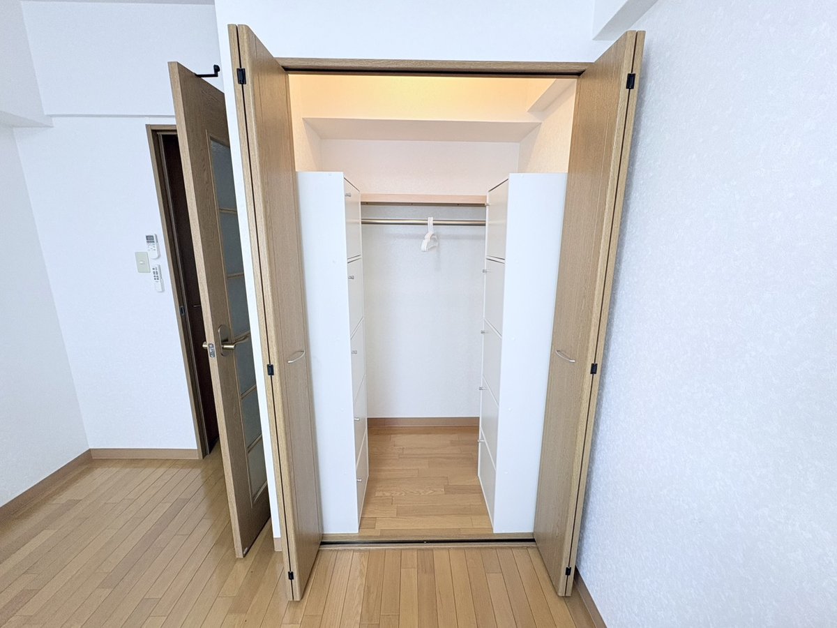 収納スペースも充実しており、嬉しいポール付☆☆