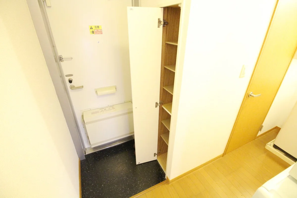 シューズＢＯＸ付きの玄関です☆
