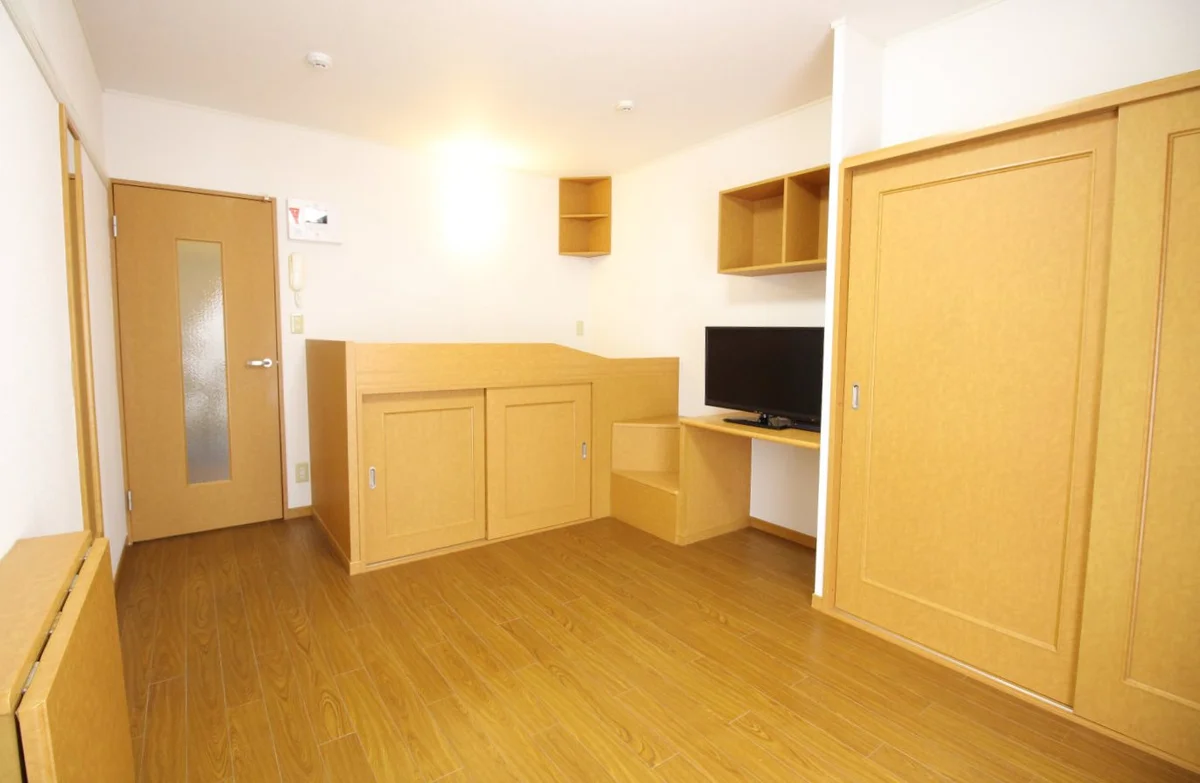 テーブルを折りたためば更にお部屋を広く使うことが出来ます♪