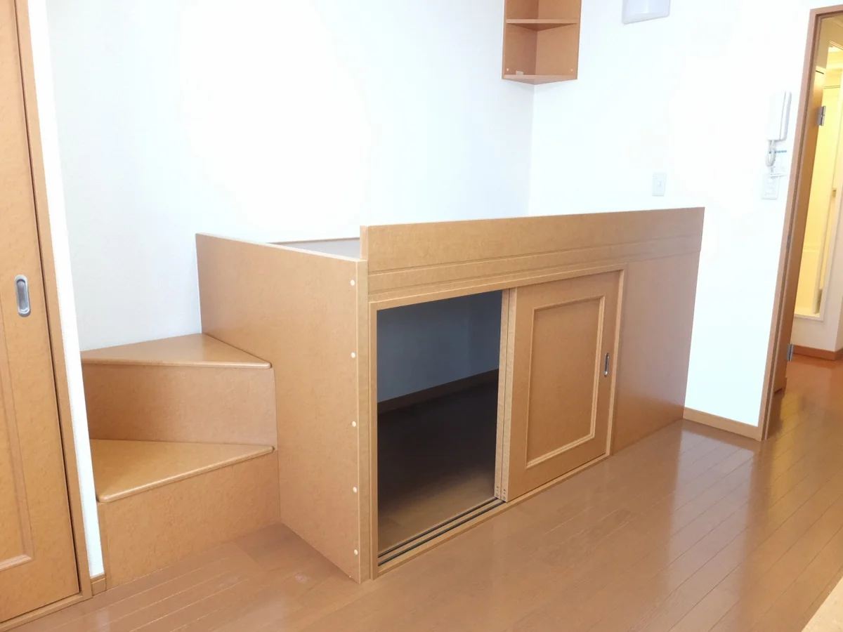 ベット下大型収納付き