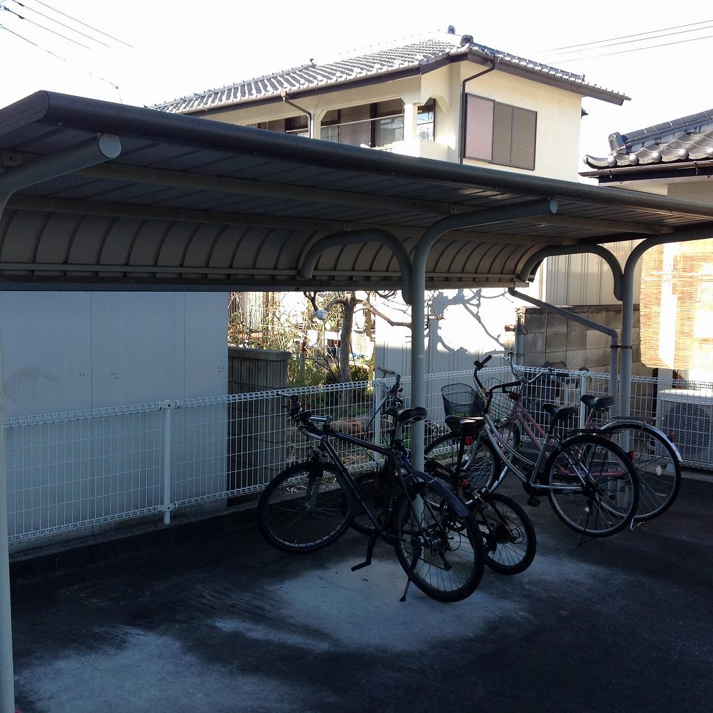 屋根付き駐輪場です！