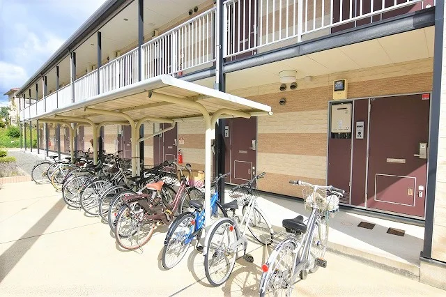 屋根付き駐輪場（※無料）