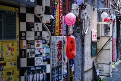 汁無麺専門店 赤秋まで徒歩4分