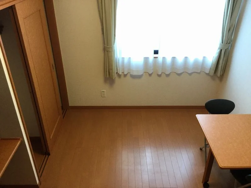 １Ｆ：フローリング　２Ｆ：じゅうたん