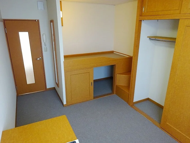 1階はフローリング、2階はカーペットタイプです。