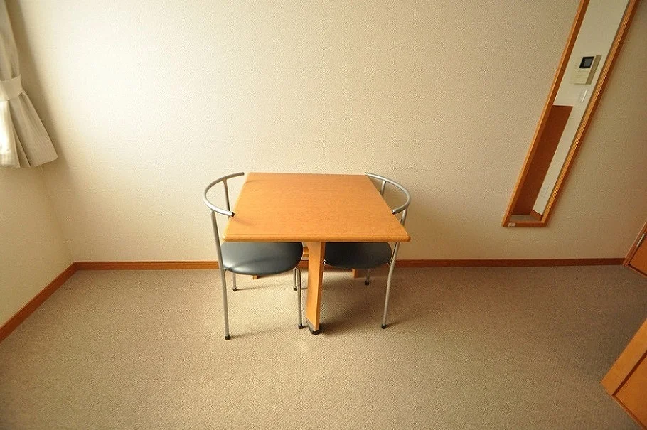 折り畳みテーブルと椅子2脚