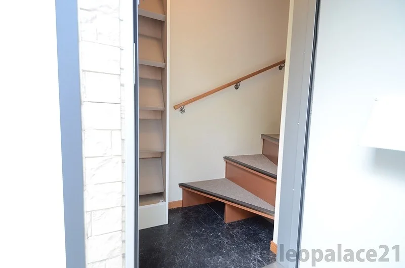 同シリーズの類似となります。現況を優先致します。