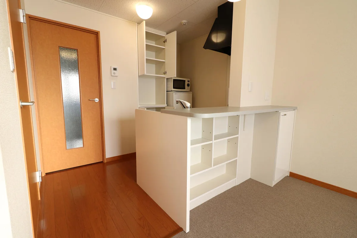 日用品のお片付けに便利な戸棚を完備