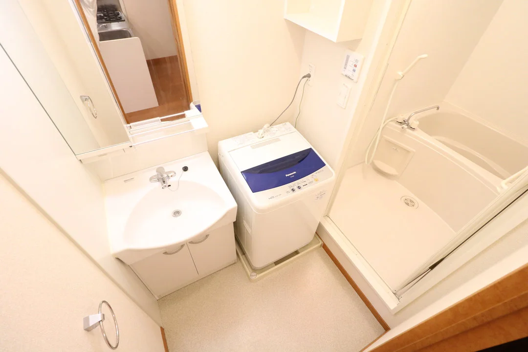 女性には嬉しい独立洗面台付きで快適な住宅設備を完備！