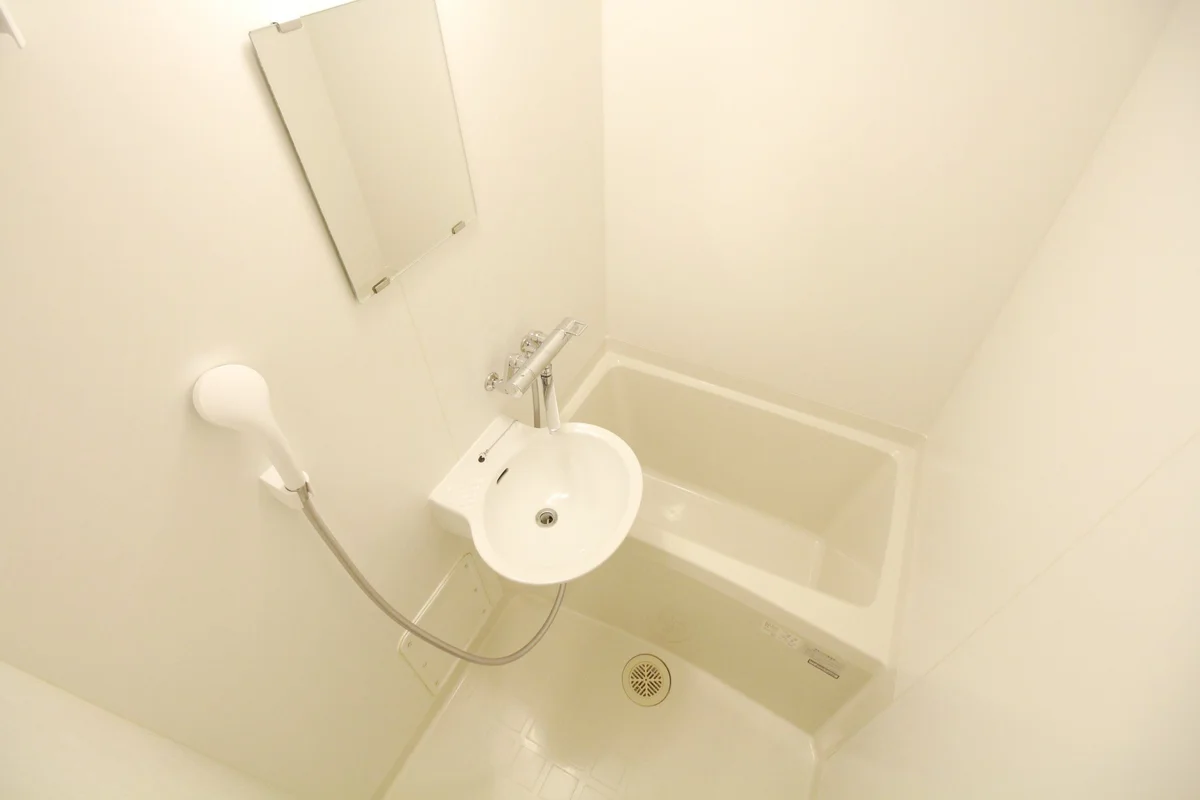 浴室乾燥機付きで、雨の日でも洗濯物が干せます♪