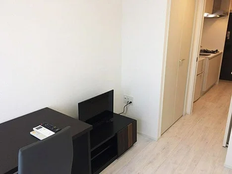 写真はお部屋のイメージです。ラグなどの室内装飾はございません。