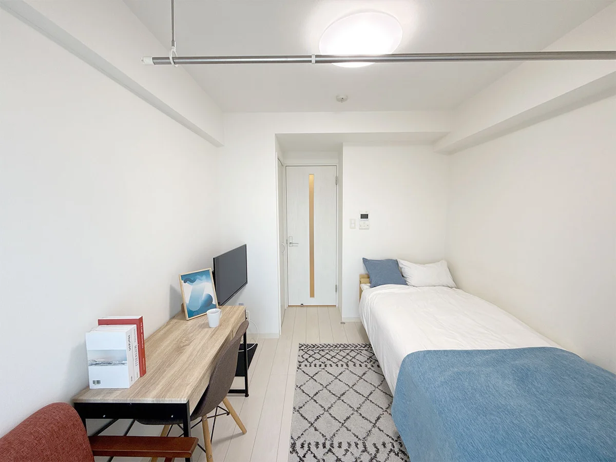 写真はお部屋のイメージです。ラグ等の室内装飾はございません。