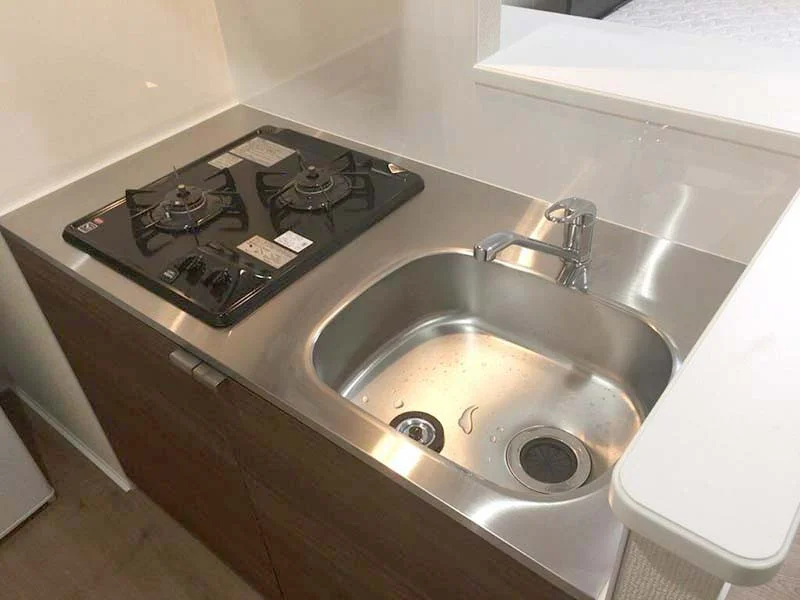 写真はお部屋のイメージです。ラグなどの室内装飾はございません。