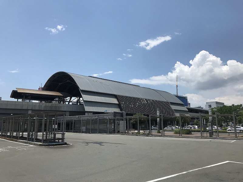 高知駅まで1330メートル（徒歩17分）