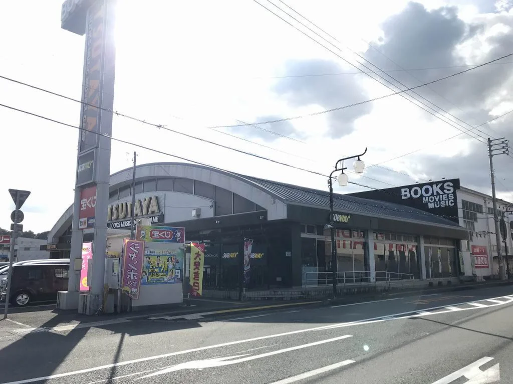 TSUTAYA 中万々店まで786メートル（徒歩10分）