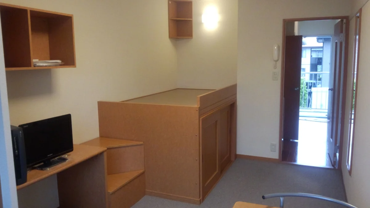 写真は2Ｆ居室。1Ｆはフローリング。