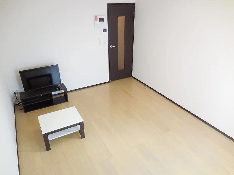 ＴＶ、ＴＶ台、テーブル備え付けです