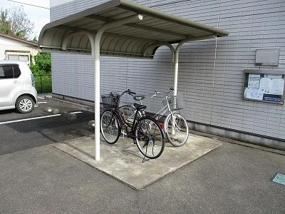 屋根付き駐輪場です。