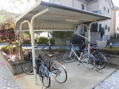 屋根付き駐輪場です。