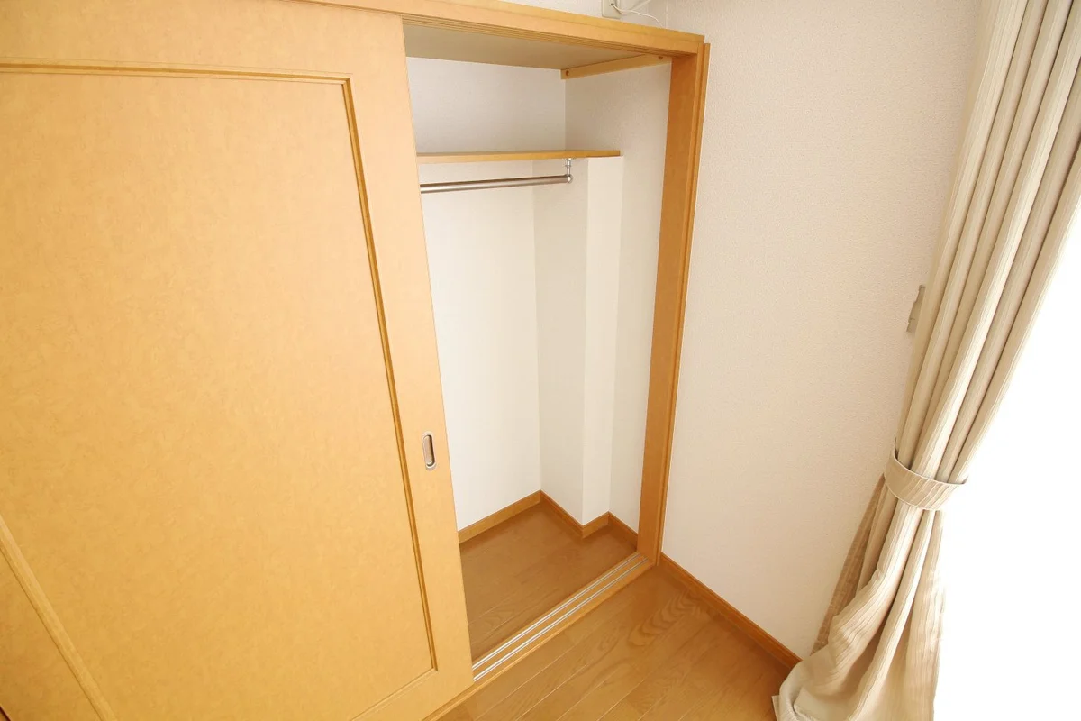 大切な洋服を収納するのに欠かせないクローゼットを完備！