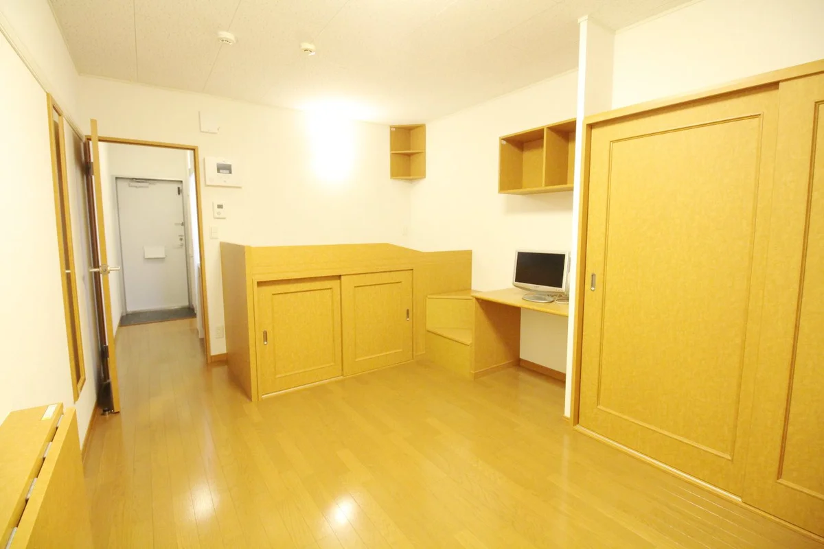 テーブルを折りたためばお部屋も広く使えます♪