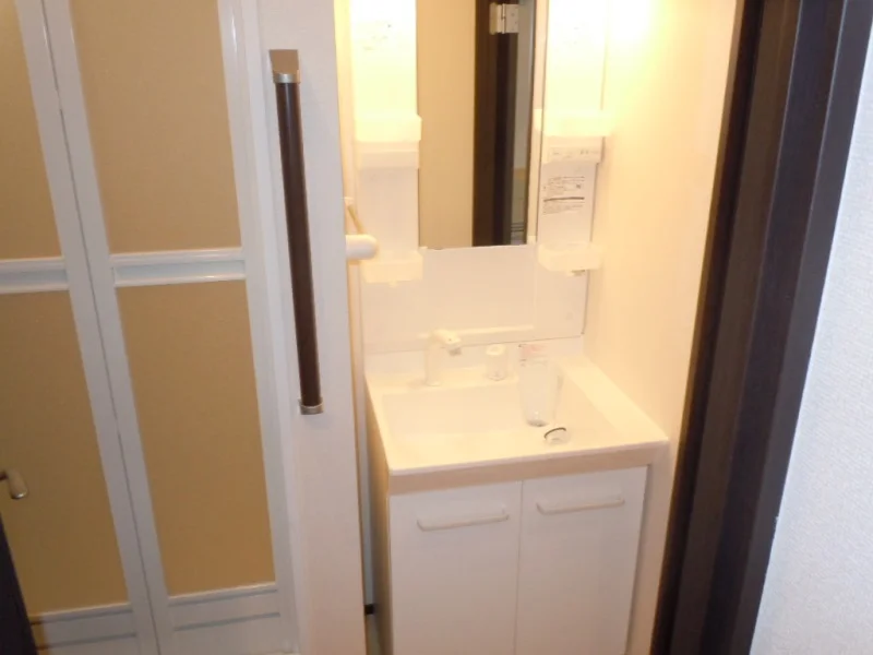 独立洗面台（1Ｆ：手すり有　2F：手すり無）